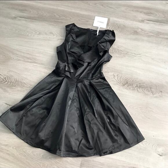 Sleeveless Black dress - Picture 2 of 6